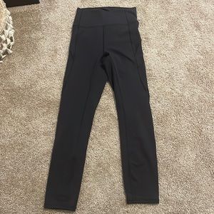 Lululemon 23” leggings. High waisted. No pilling.